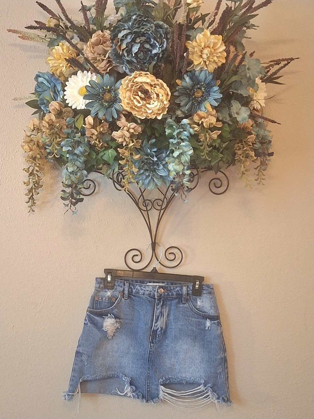 Forever 21 Light Blue Distressed Denim Mini Skirt. Size 25